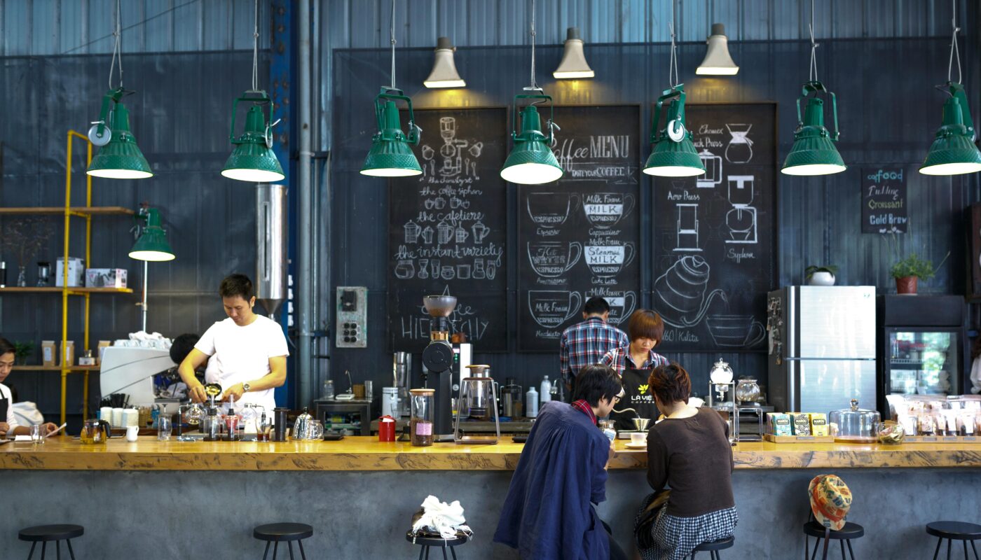 How to Be a Good Customer When Visiting a Coffee Shop or Restaurant
